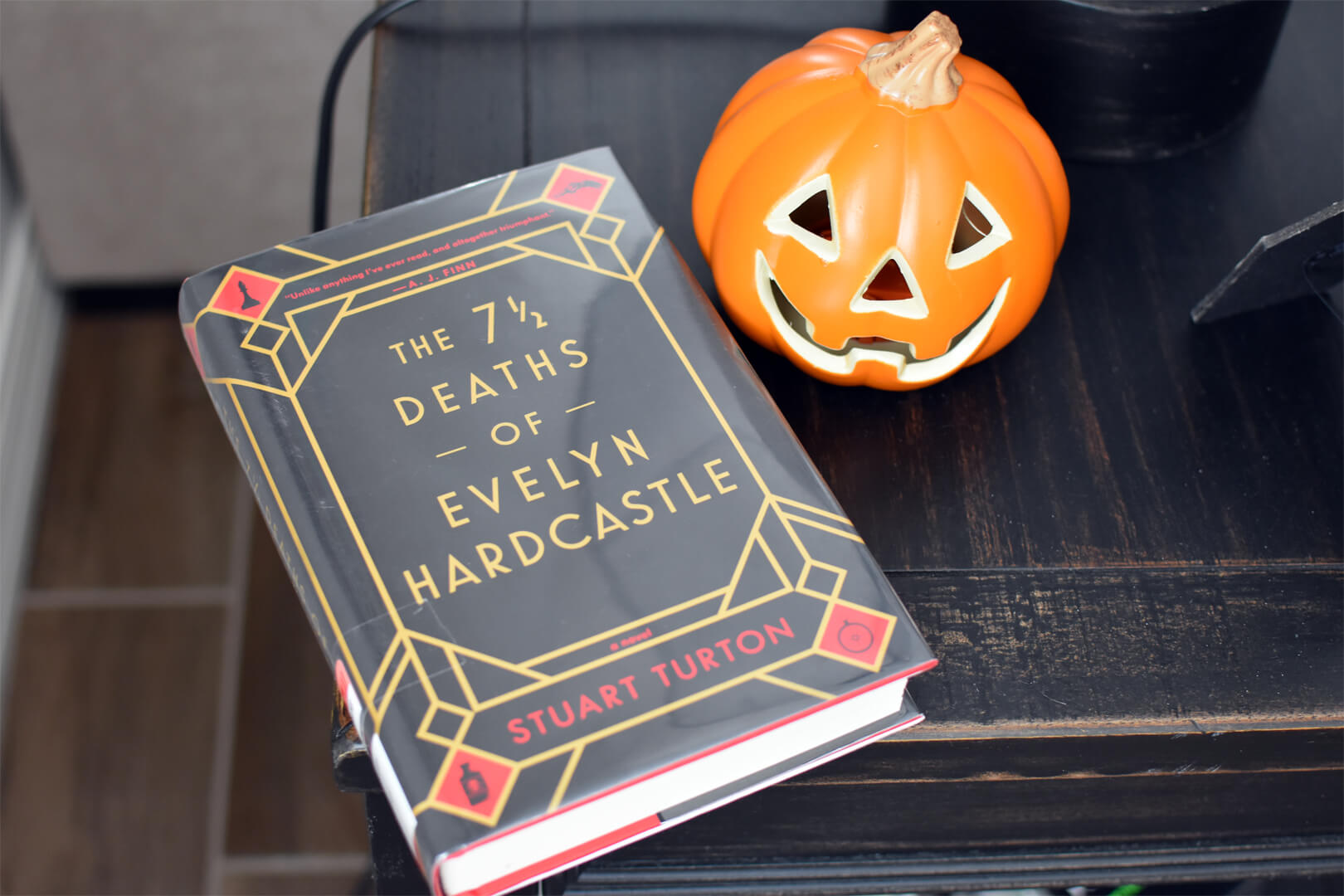 Review: The 7 ½ Deaths of Evelyn Hardcastle by Stuart Turton