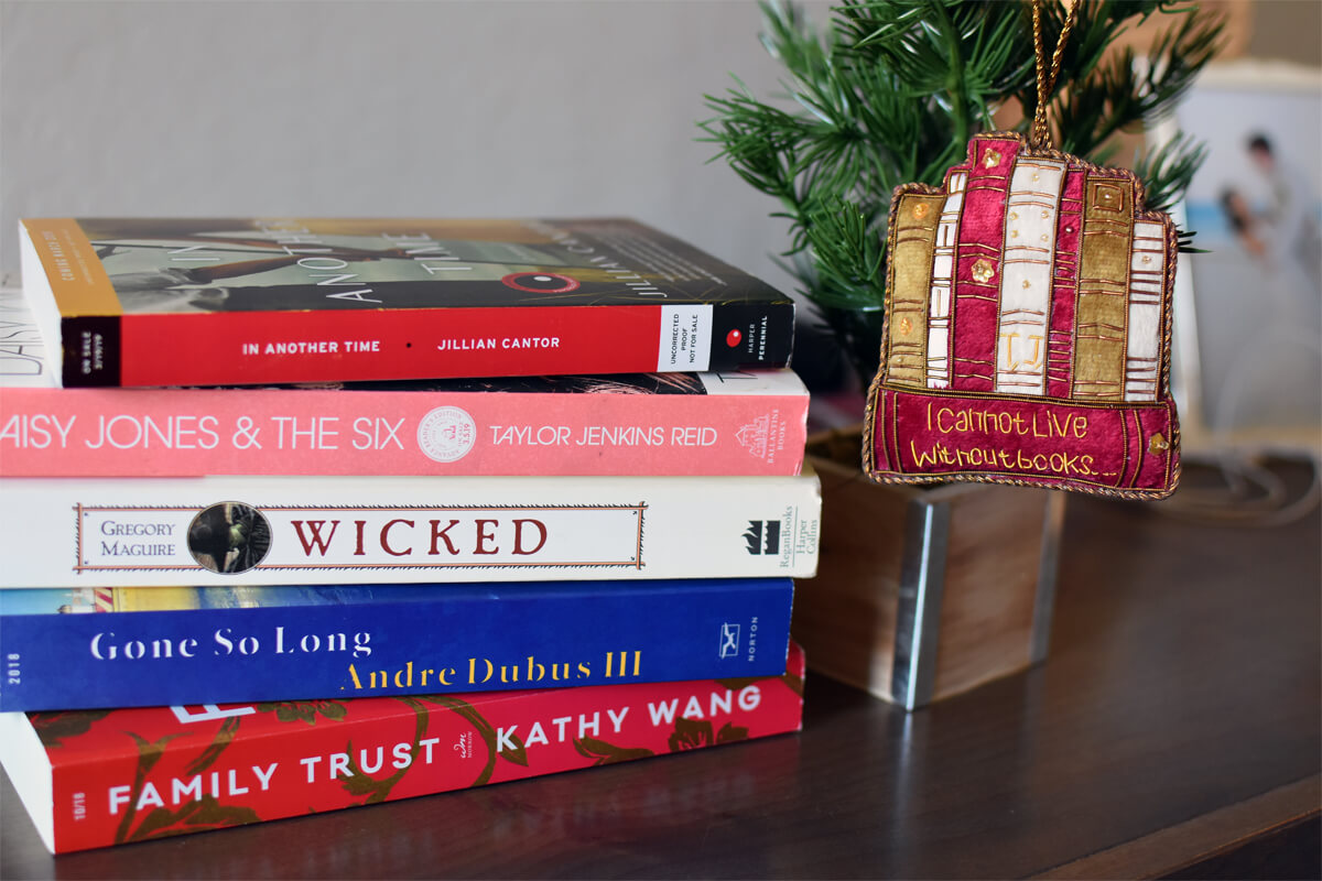 Top 5 Books To Give Your Mom for Christmas